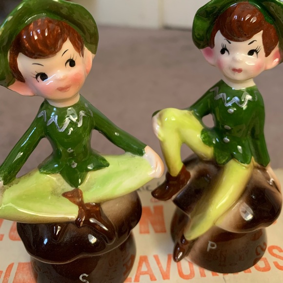 Vintage 1950s 1960s Enesco Elf and Mushroom Salt and Pepper Shaker - Picture 5 of 7